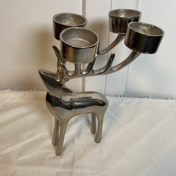 Silver tone reindeer decoration. Holds four tea lights - Picture 2 of 2